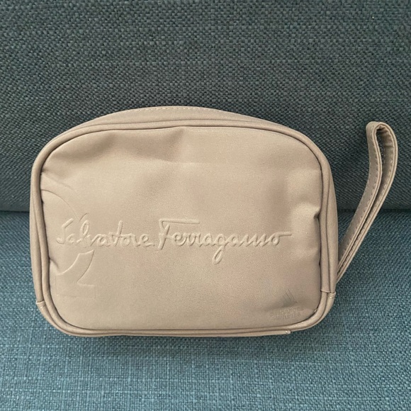 NWOT Salvatore Ferragamo Singapore Airlines First Class Toiletries Travel Pouch - Picture 2 of 12